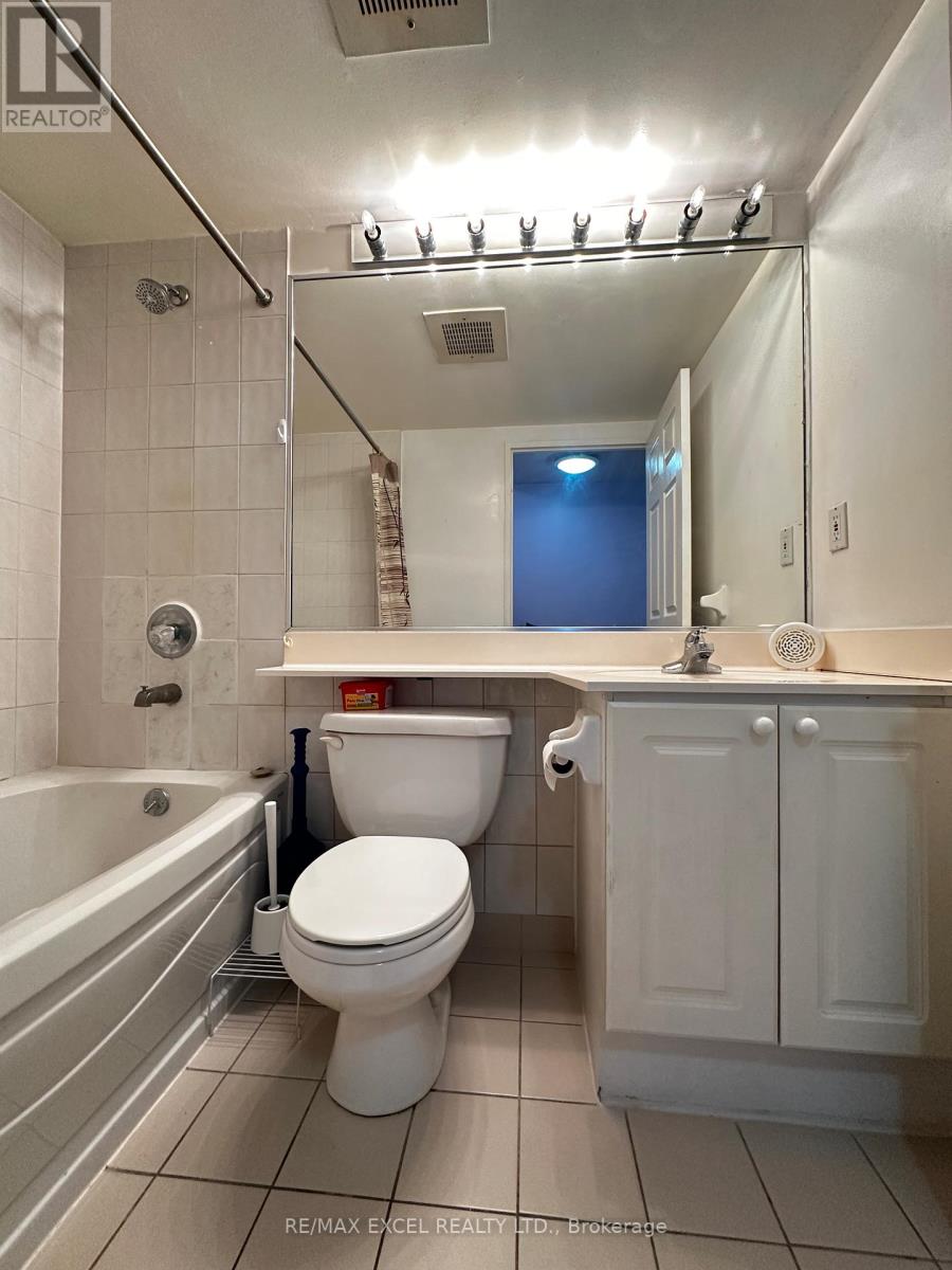 1605 - 18 Lee Centre Drive, Toronto, Ontario  M1H 3H5 - Photo 13 - E12774052