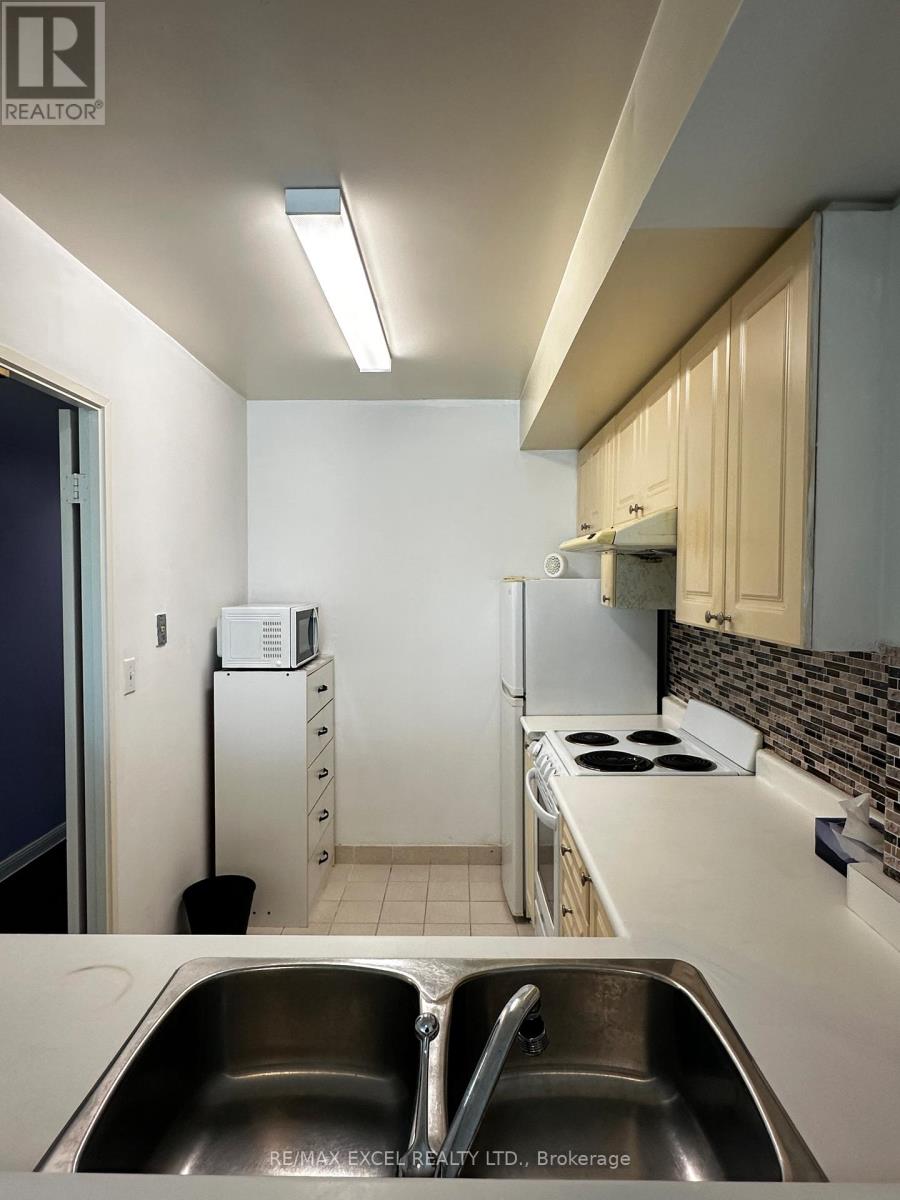 1605 - 18 Lee Centre Drive, Toronto, Ontario  M1H 3H5 - Photo 15 - E12774052