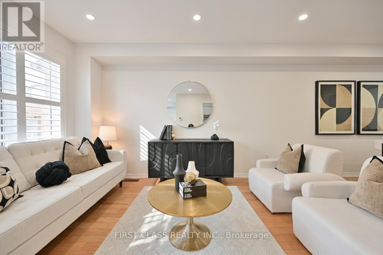 747 Joe Persechini Drive, Newmarket, Ontario  L3X 2S6 - Photo 10 - N12774076