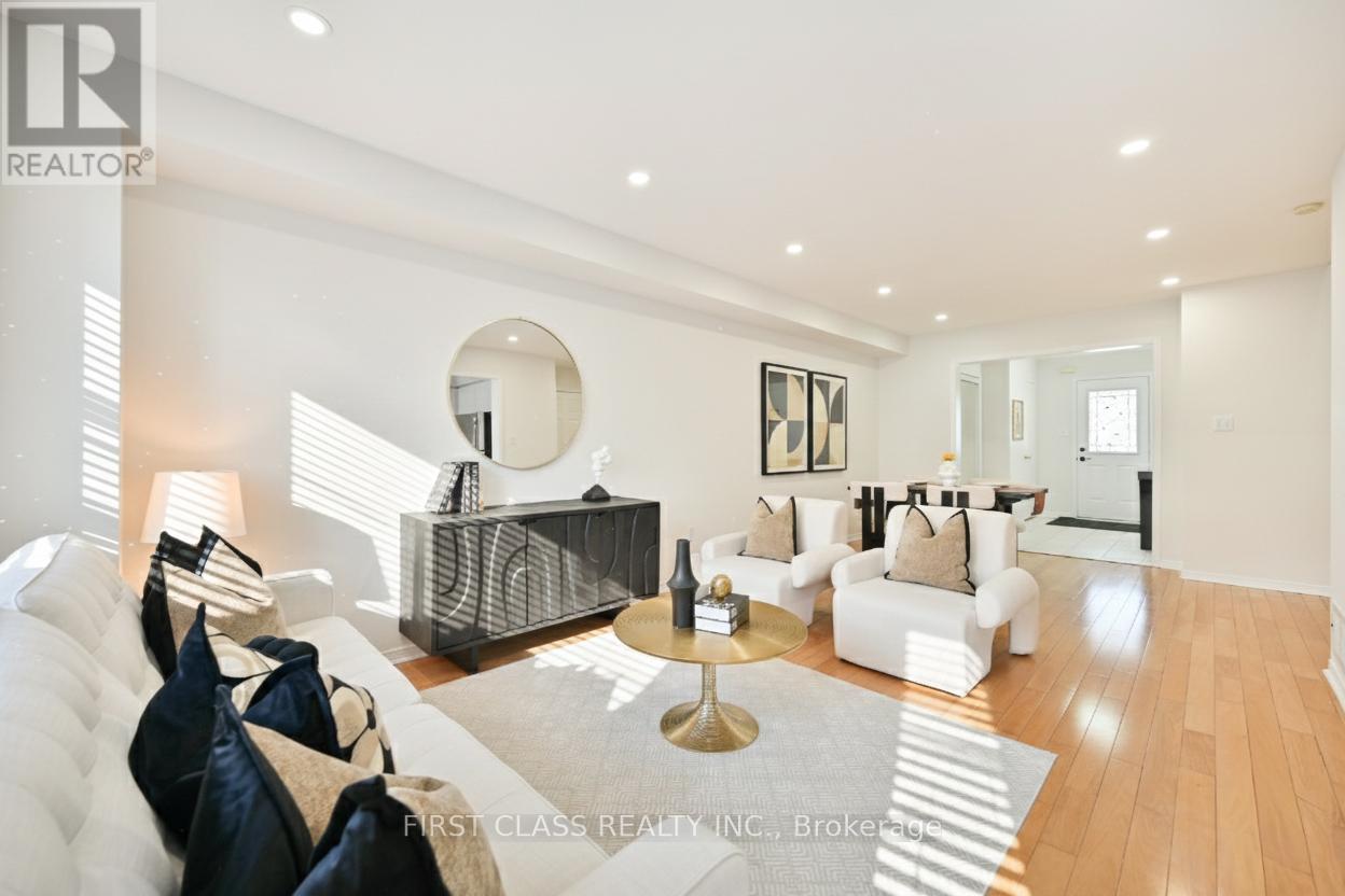 747 Joe Persechini Drive, Newmarket, Ontario  L3X 2S6 - Photo 11 - N12774076