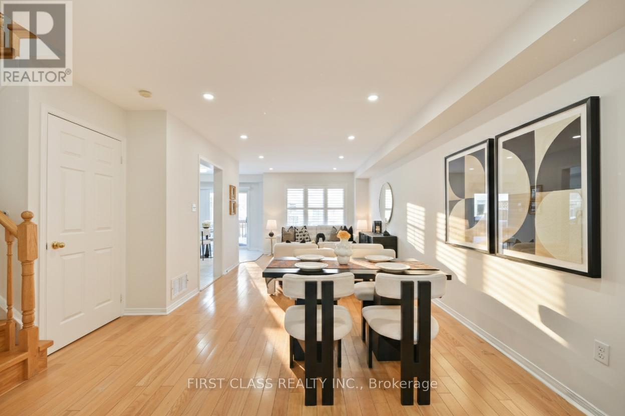 747 Joe Persechini Drive, Newmarket, Ontario  L3X 2S6 - Photo 4 - N12774076