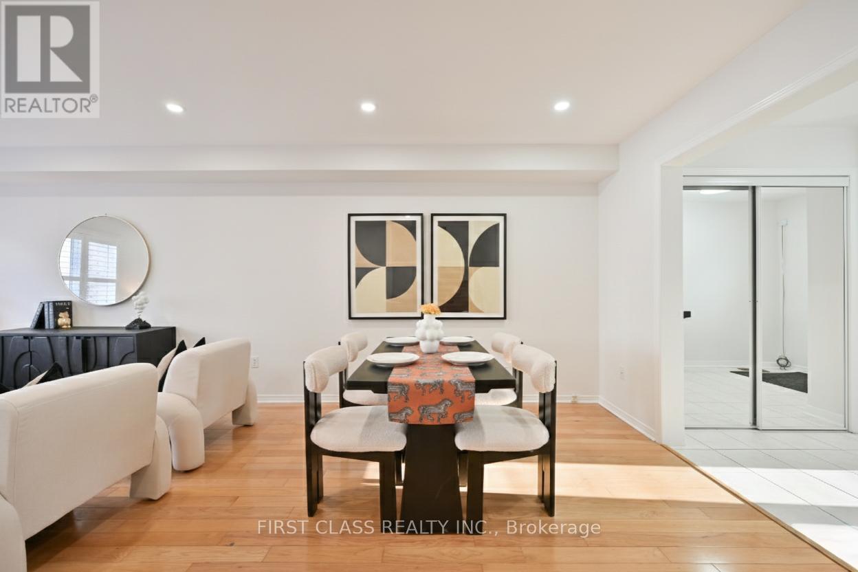 747 Joe Persechini Drive, Newmarket, Ontario  L3X 2S6 - Photo 7 - N12774076