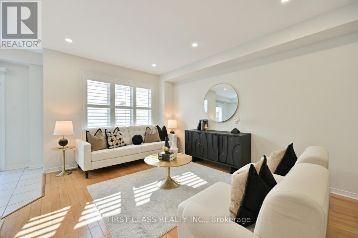 747 Joe Persechini Drive, Newmarket, Ontario  L3X 2S6 - Photo 9 - N12774076