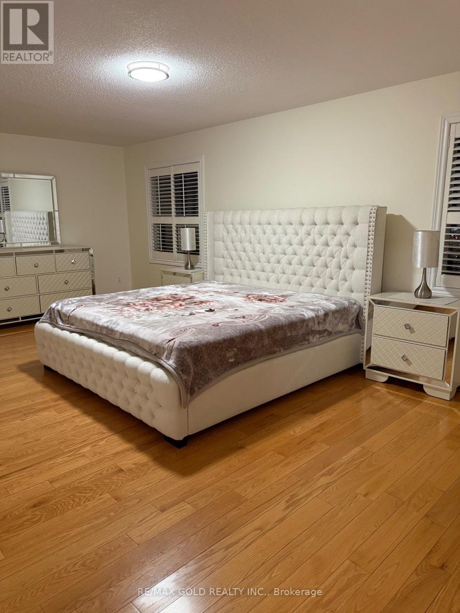 4 Plateau Drive, Brampton, Ontario  L6R 3G5 - Photo 10 - W12774054