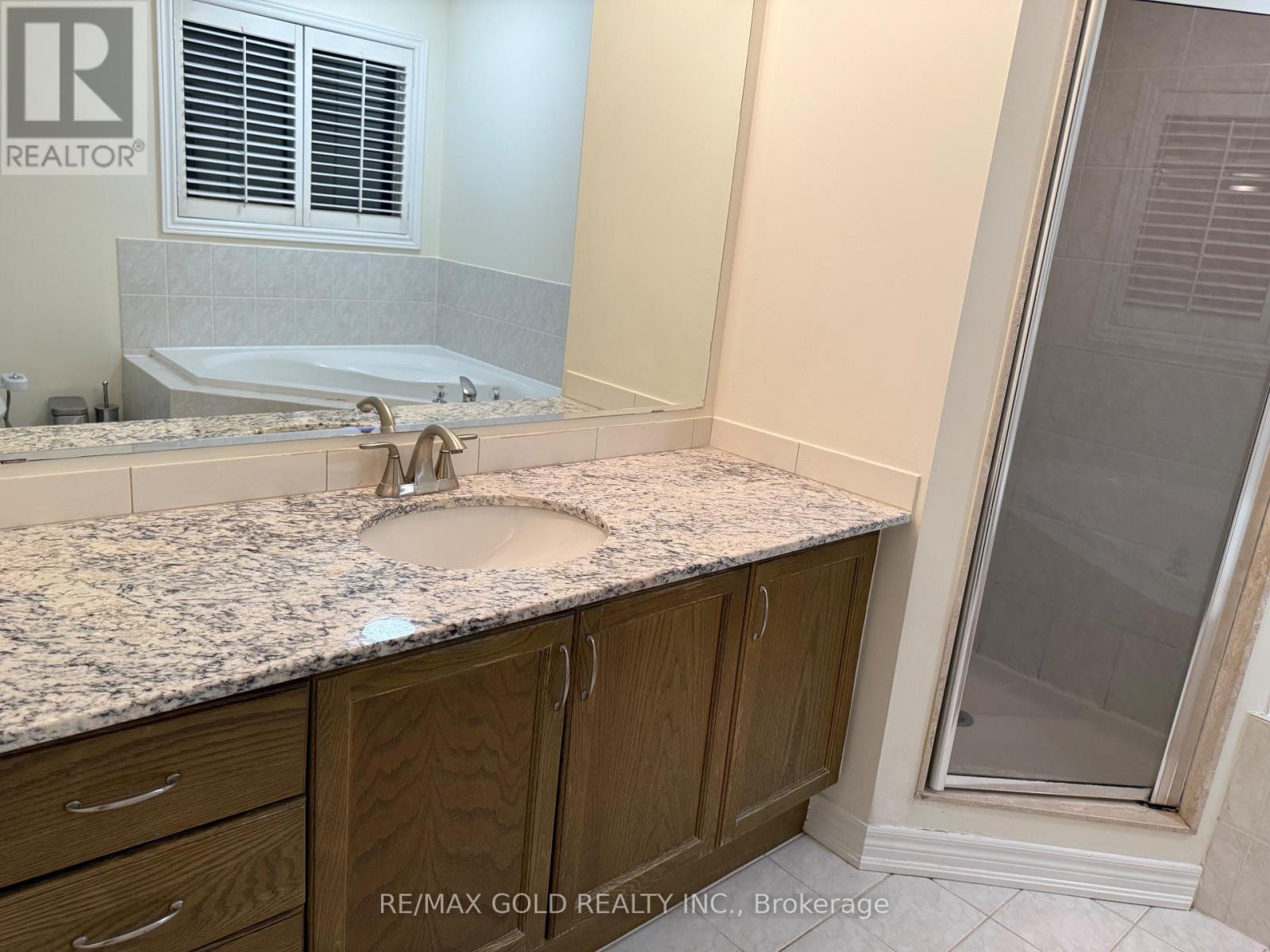 4 Plateau Drive, Brampton, Ontario  L6R 3G5 - Photo 11 - W12774054