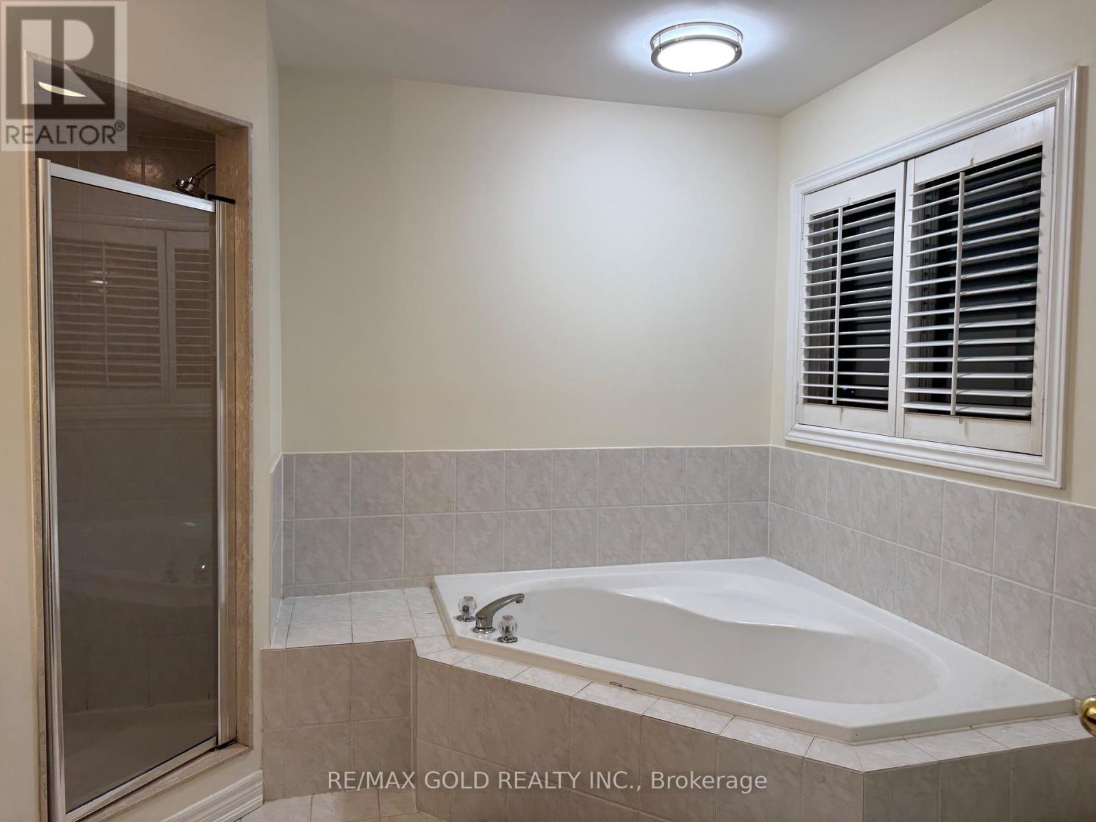 4 Plateau Drive, Brampton, Ontario  L6R 3G5 - Photo 12 - W12774054