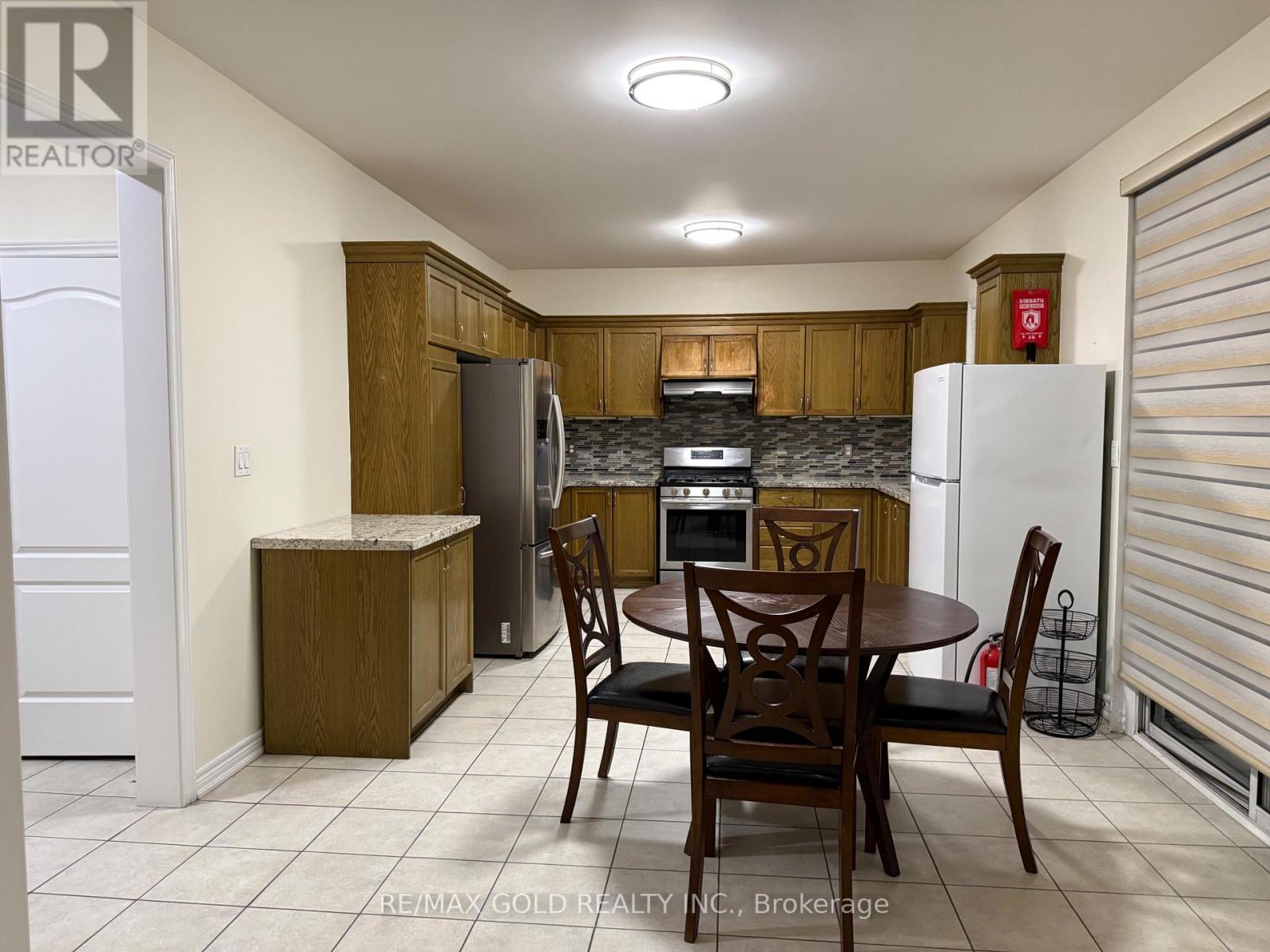 4 Plateau Drive, Brampton, Ontario  L6R 3G5 - Photo 3 - W12774054