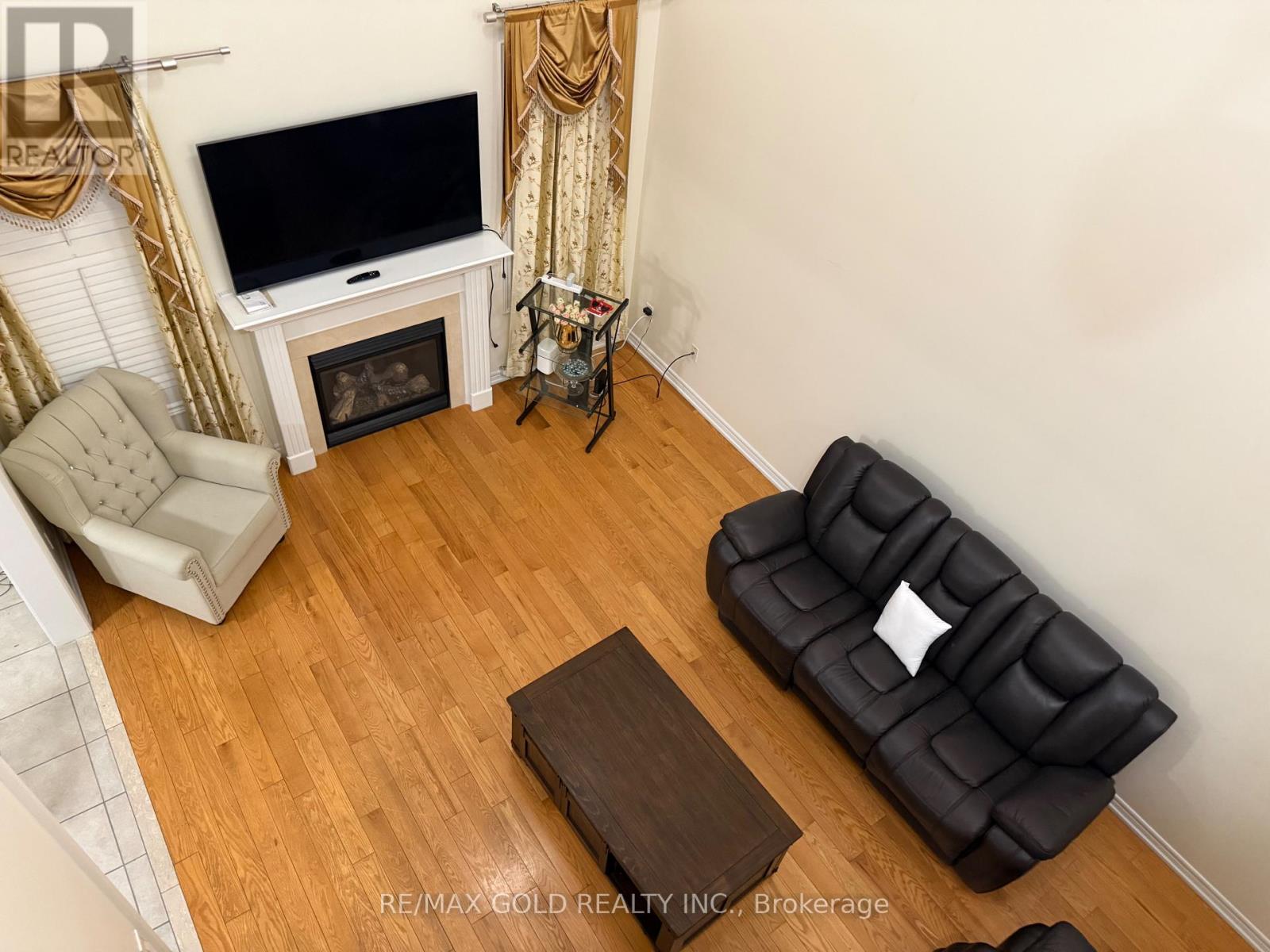 4 Plateau Drive, Brampton, Ontario  L6R 3G5 - Photo 5 - W12774054