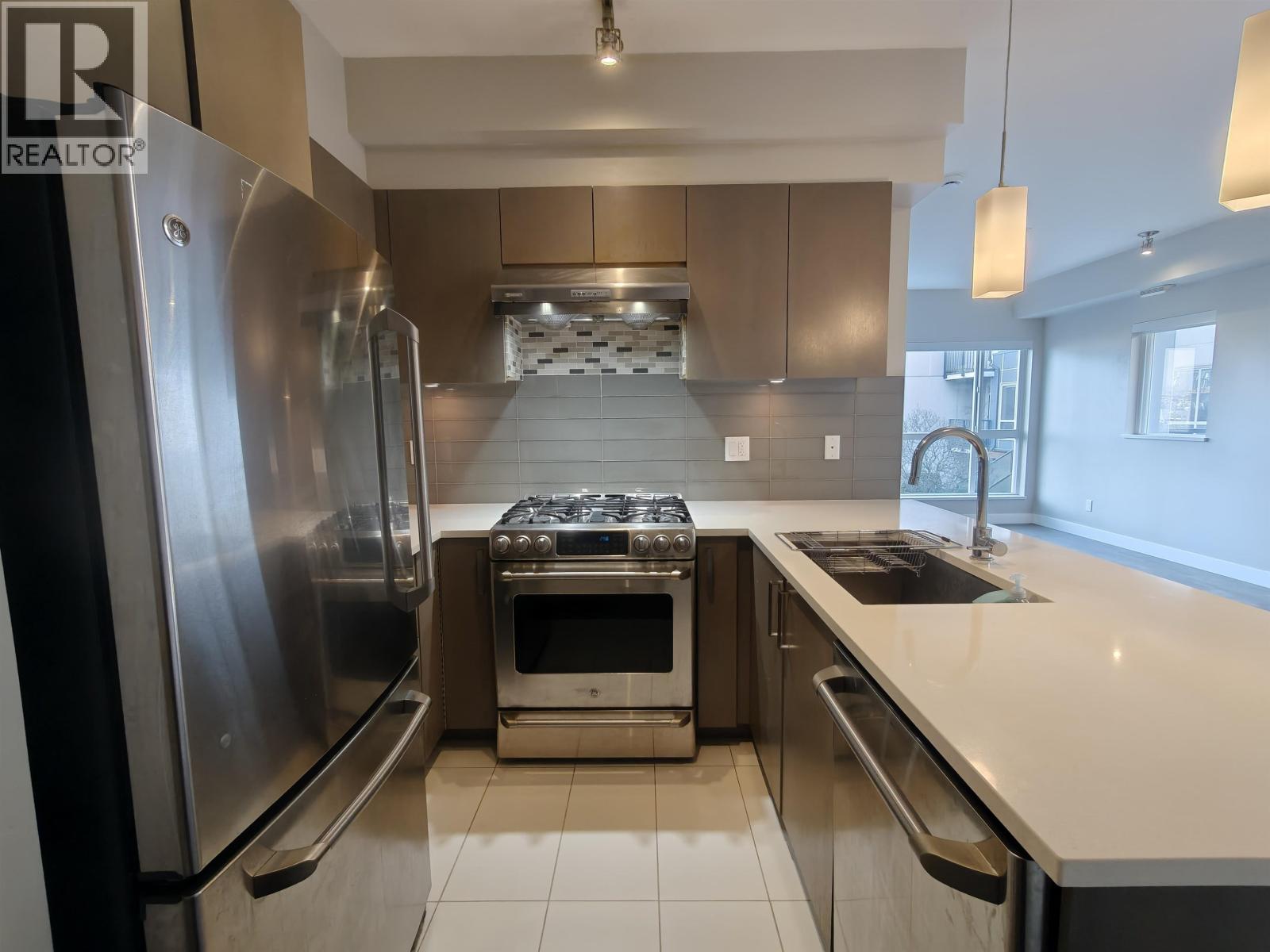 Listing Picture 7 of 40 : 212 10155 RIVER DRIVE, Richmond / 烈治文 - 魯藝地產 Yvonne Lu Group - MLS Medallion Club Member