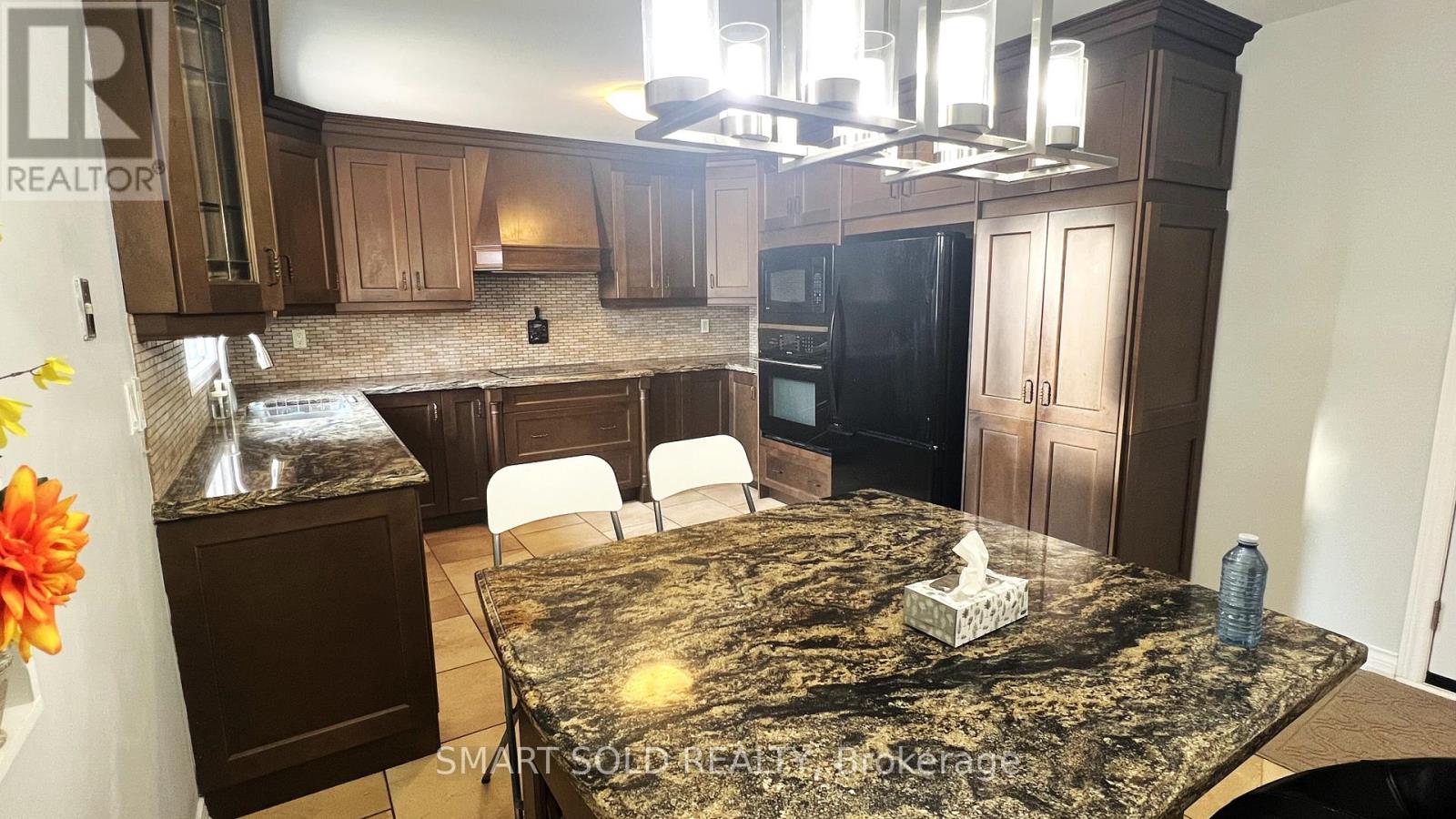 148 Castlehill Road, Vaughan, Ontario  L6A 1N7 - Photo 8 - N12769646