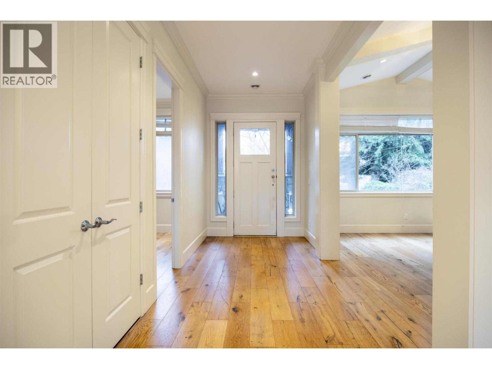 963 51a Street, Tsawwassen, British Columbia  V4M 2X9 - Photo 3 - R3088233