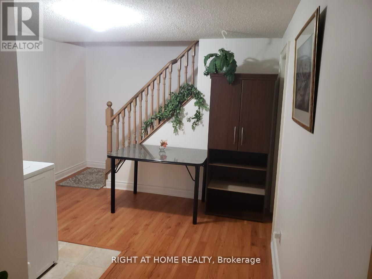 10 Fisico Court, Richmond Hill, Ontario  L4B 3Z2 - Photo 8 - N12774094