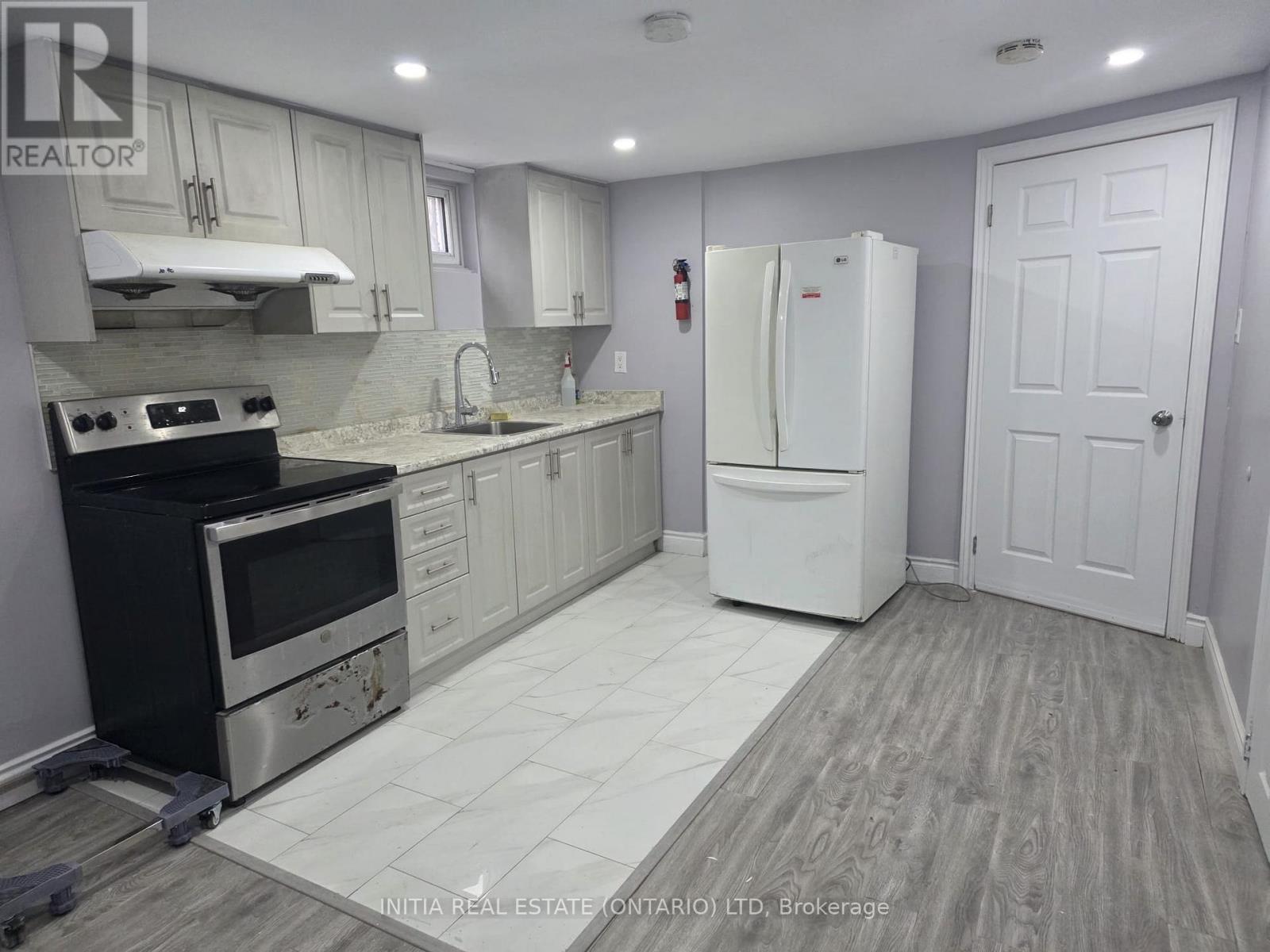 Basement 1 - 14 Bingham Road, Brampton, Ontario  L6V 2K1 - Photo 3 - W12774134