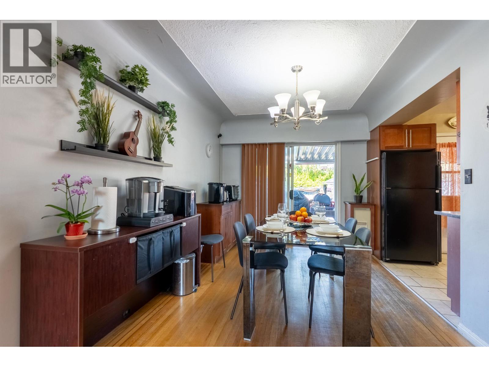 22023 Lougheed Highway, Maple Ridge, British Columbia  V2X 2S7 - Photo 11 - R3075295