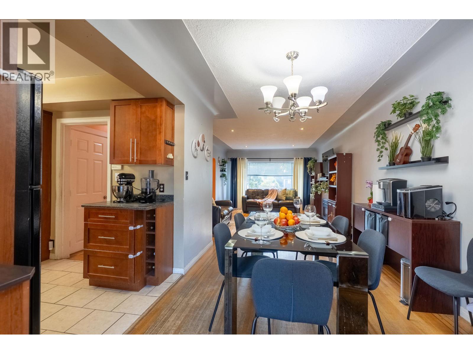 22023 Lougheed Highway, Maple Ridge, British Columbia  V2X 2S7 - Photo 12 - R3075295