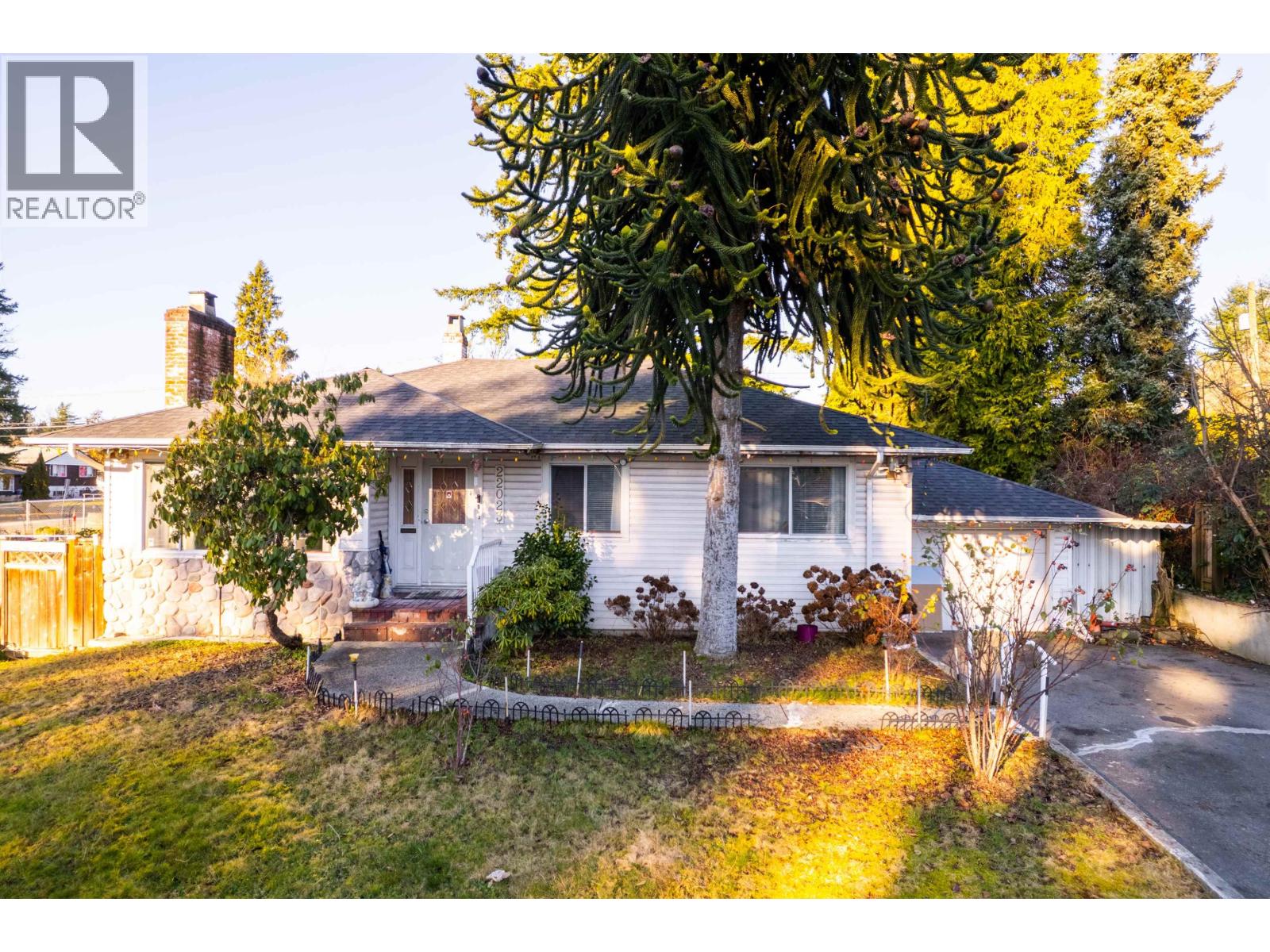 22023 Lougheed Highway, Maple Ridge, British Columbia  V2X 2S7 - Photo 4 - R3075295