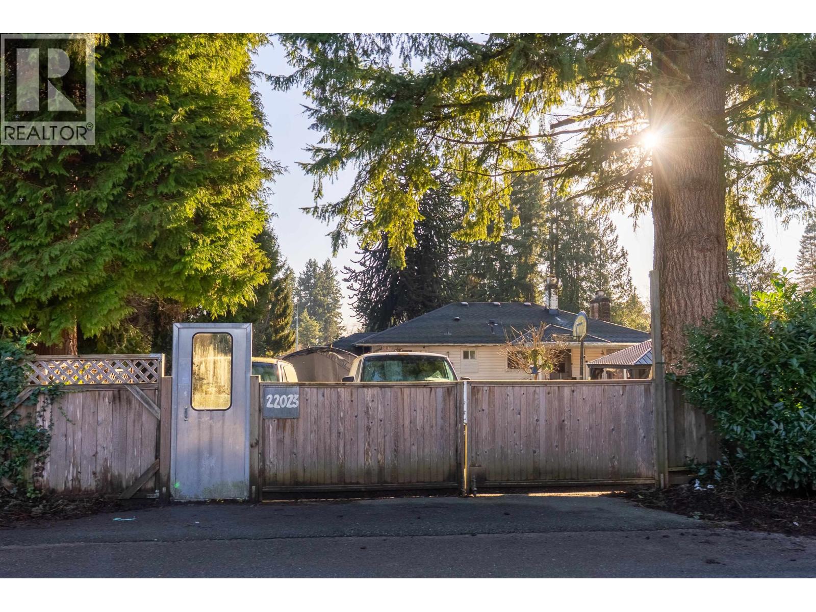 22023 Lougheed Highway, Maple Ridge, British Columbia  V2X 2S7 - Photo 30 - R3075295