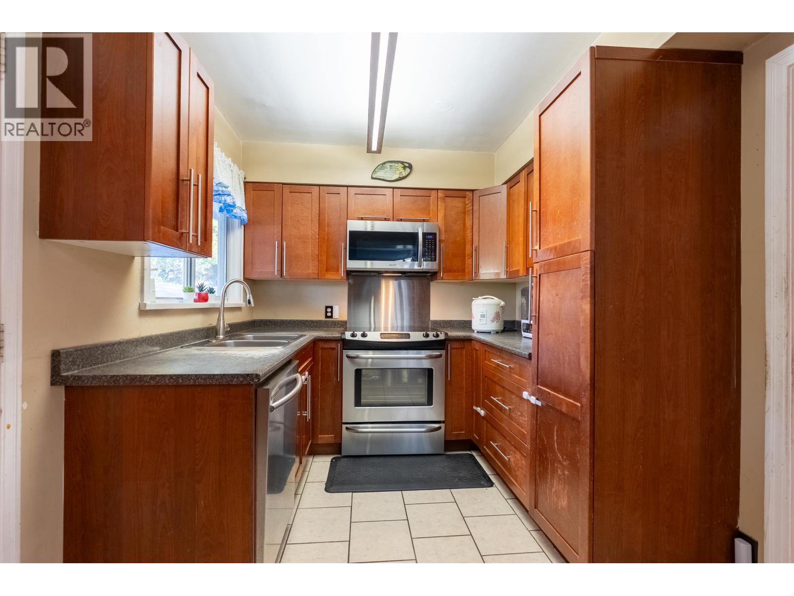 22023 Lougheed Highway, Maple Ridge, British Columbia  V2X 2S7 - Photo 14 - R3075295