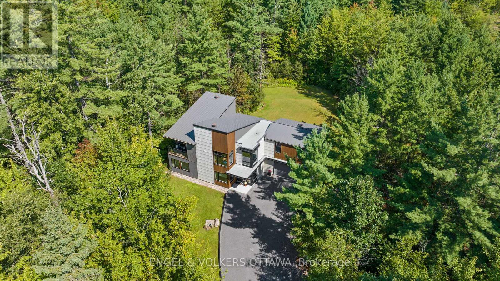 108 Edith Margaret Place, Ottawa, Ontario  K2W 1A8 - Photo 3 - X12774132