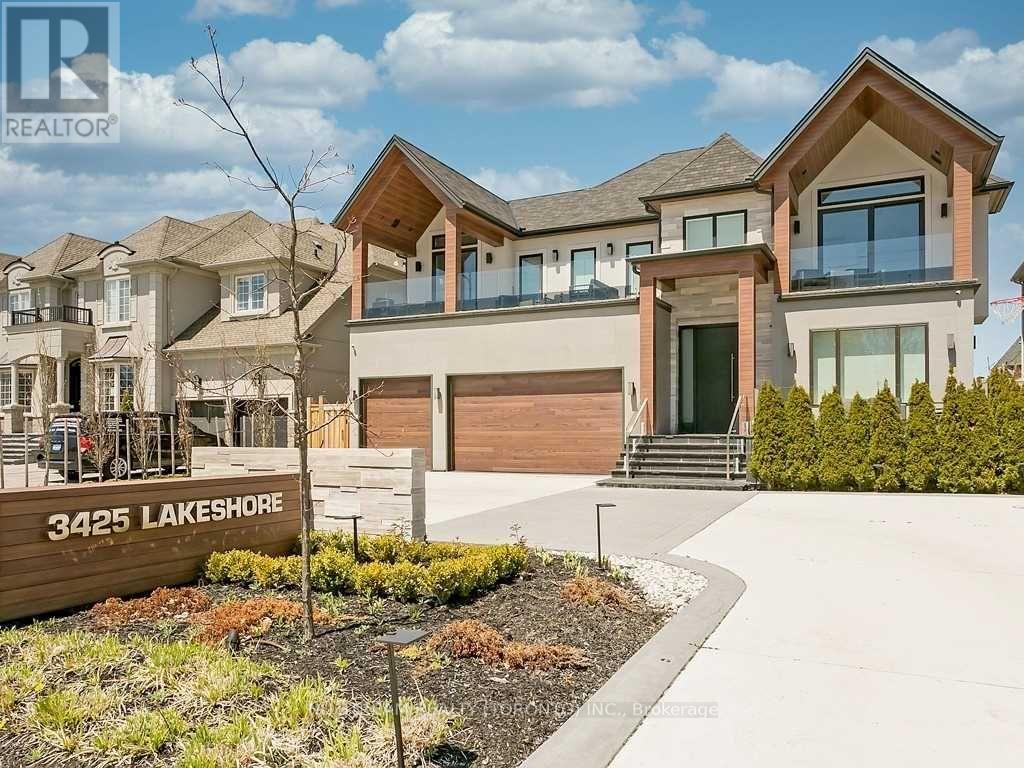 3425 LAKESHORE ROAD W, Oakville, Ontario