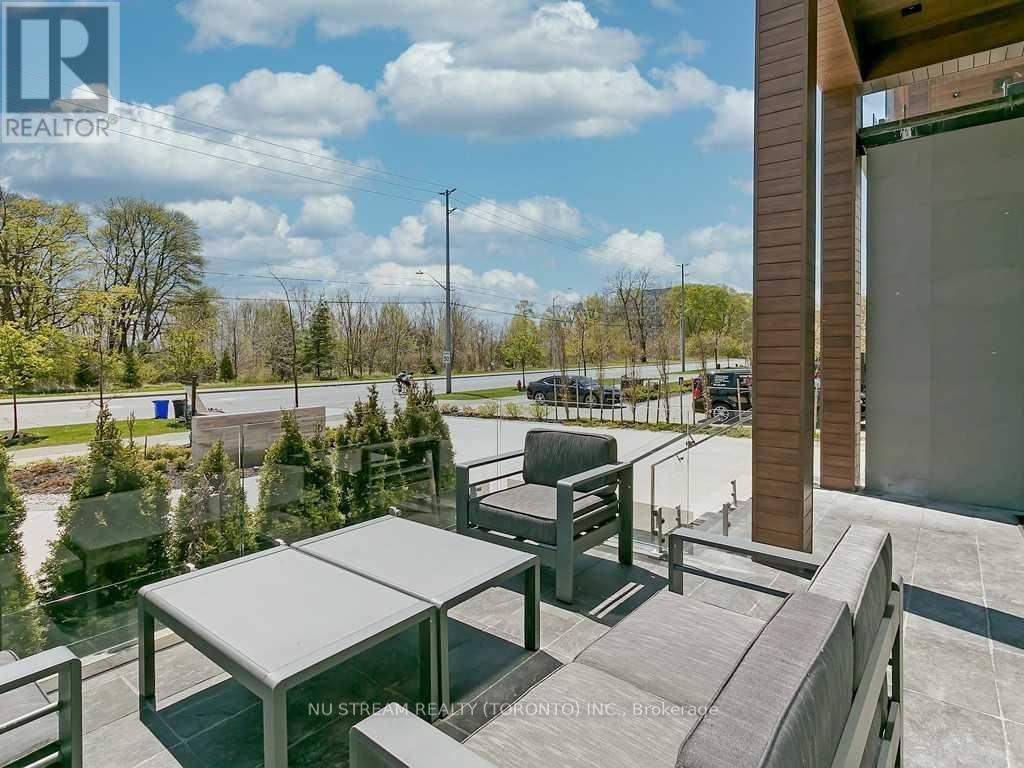 3425 Lakeshore Road W, Oakville, Ontario  L6L 0A3 - Photo 3 - W12774104