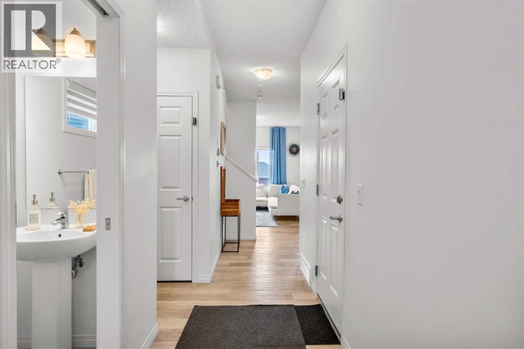 105 Carringvue Park Nw, Calgary, Alberta  T3P 1L1 - Photo 5 - A2284407