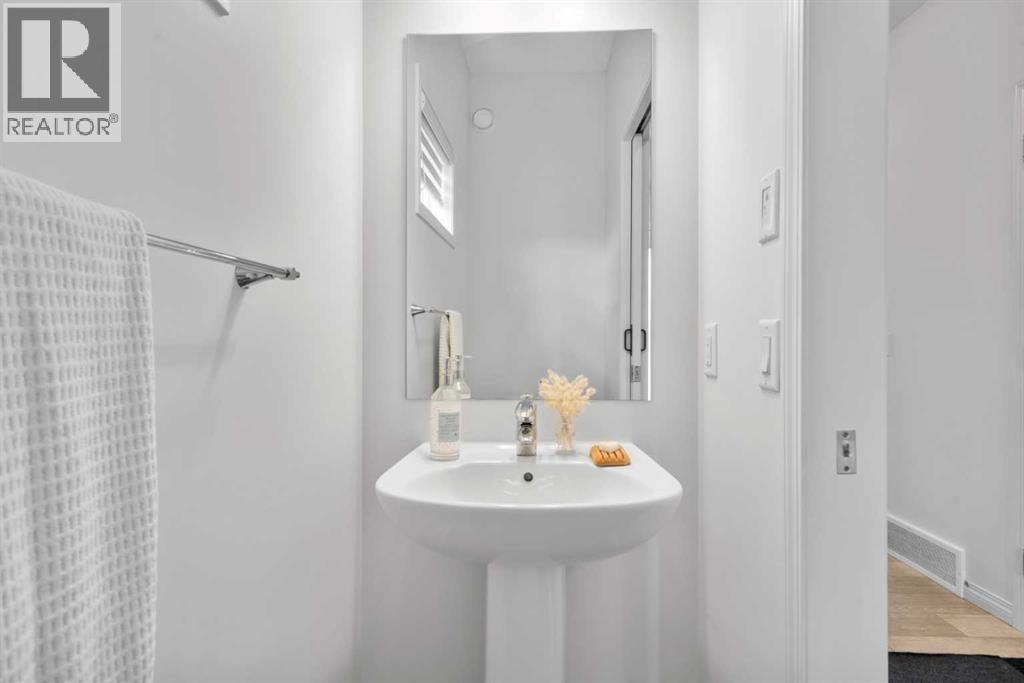 105 Carringvue Park Nw, Calgary, Alberta  T3P 1L1 - Photo 6 - A2284407