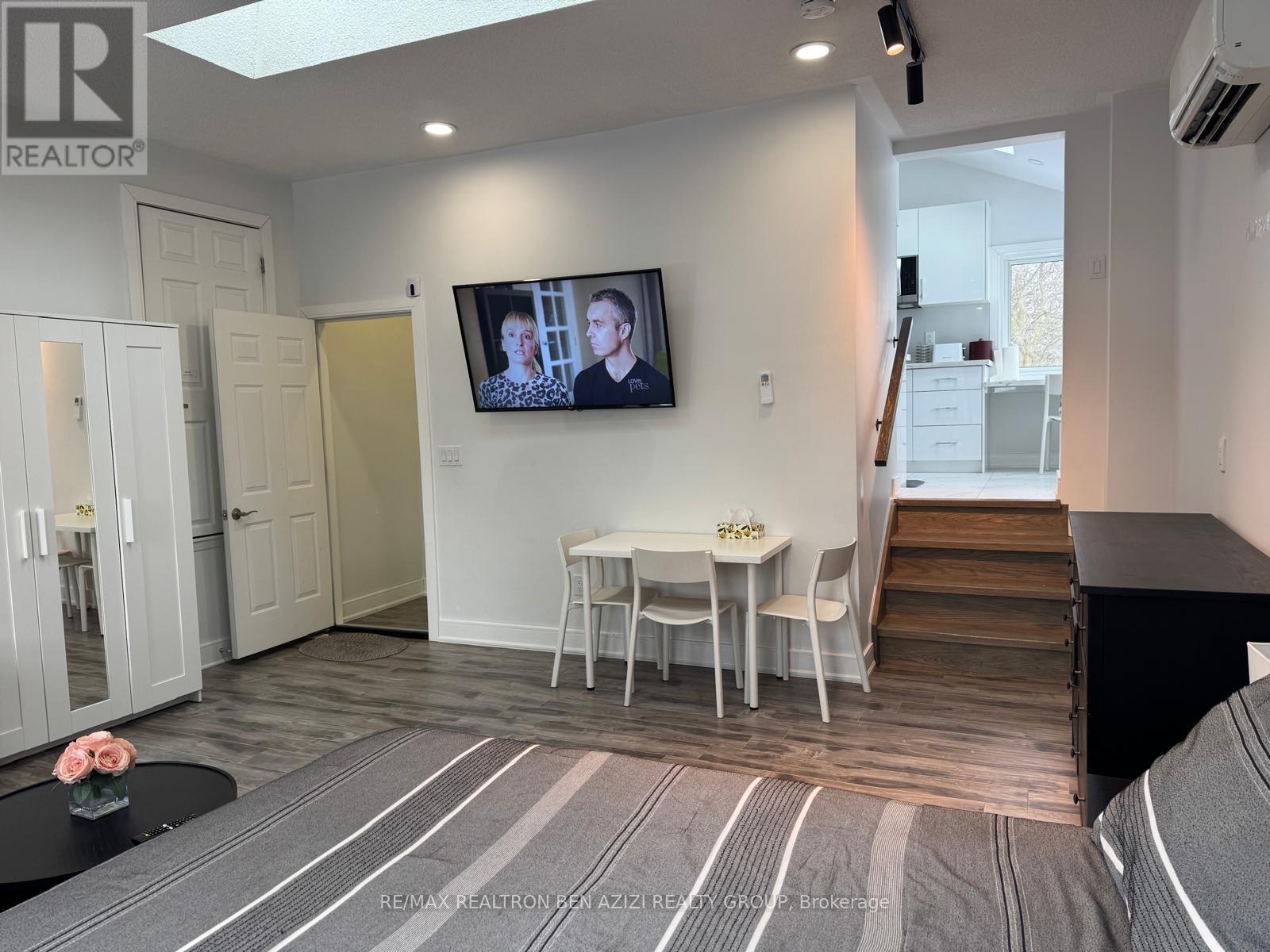 Studio - 14 Wyvern Road, Toronto, Ontario  M2K 2K4 - Photo 3 - C12759424