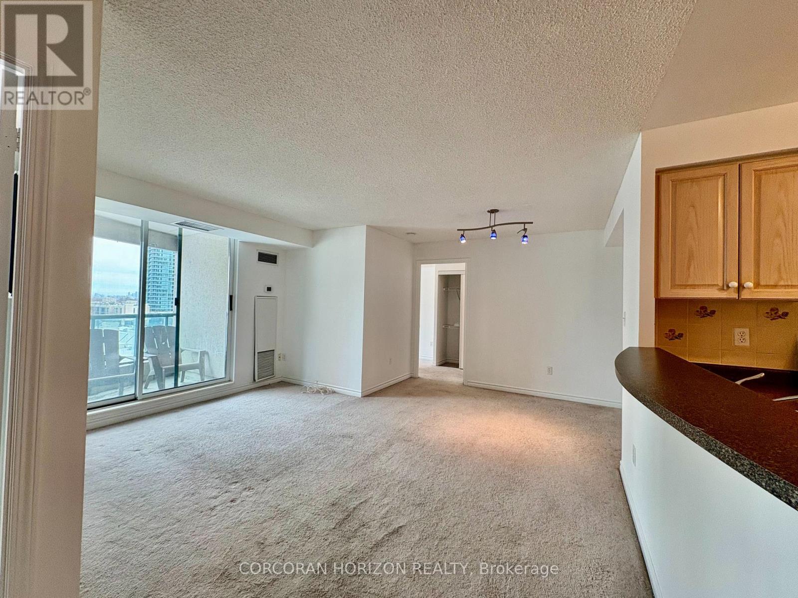 816 - 7 Lorraine Drive, Toronto, Ontario  M2N 7H2 - Photo 4 - C12655874