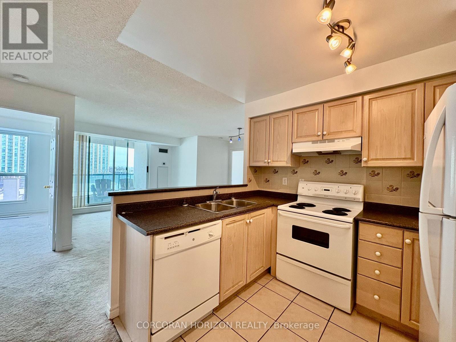 816 - 7 Lorraine Drive, Toronto, Ontario  M2N 7H2 - Photo 2 - C12655874