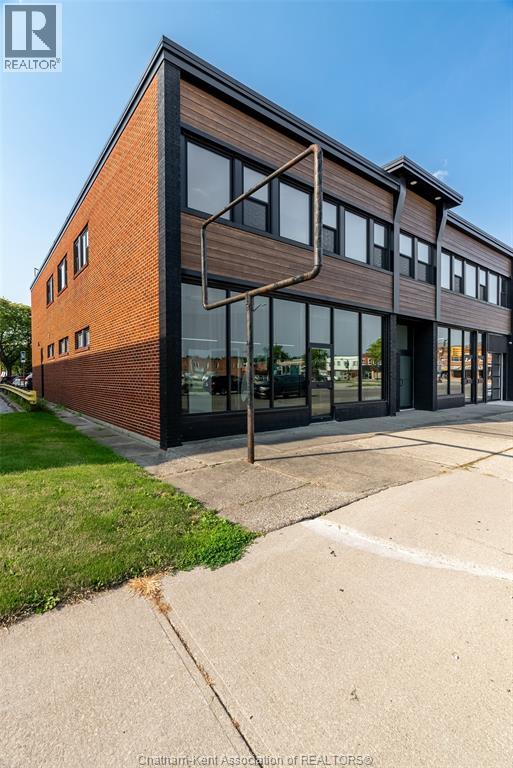 MLS# 25026754: 146 Wellington STREET West Unit# 1, Chatham, Canada