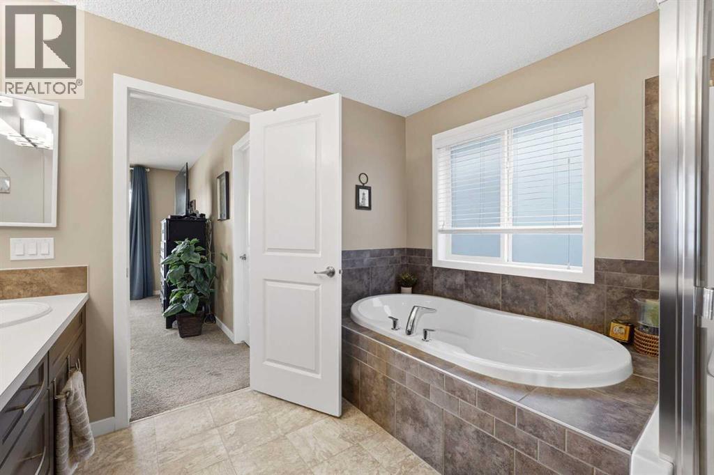 200 Kingsmere Cove Se, Airdrie, Alberta  T4A 0S1 - Photo 24 - A2277250