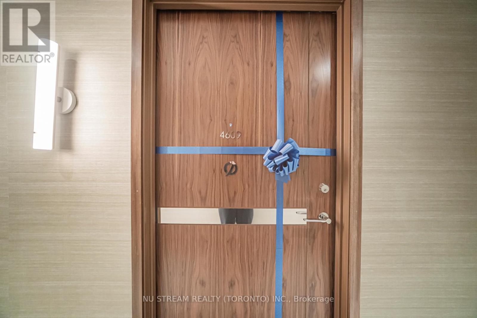 4609 - 3 Concord Cityplace Way, Toronto, Ontario  M5V 0X4 - Photo 8 - C12774204