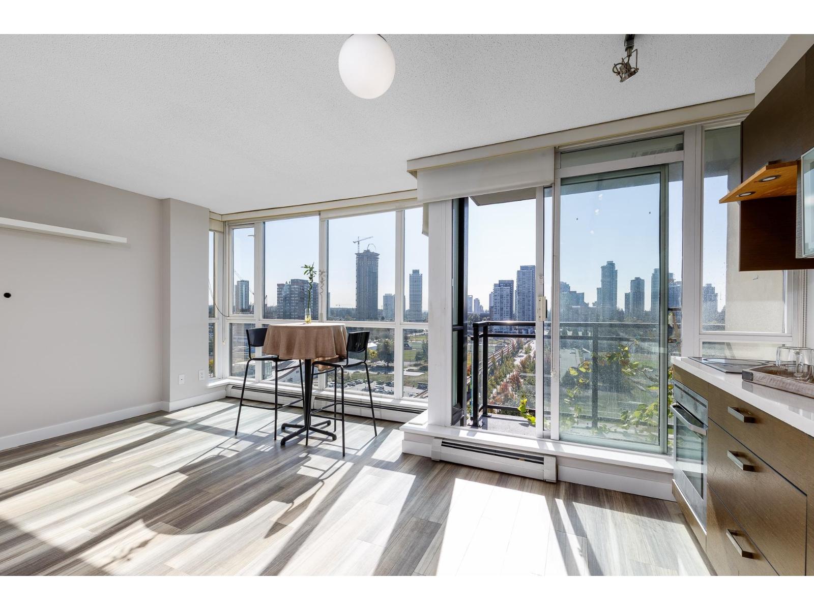 1603 10777 University Drive, Surrey, British Columbia  V3T 0E6 - Photo 2 - R3084170