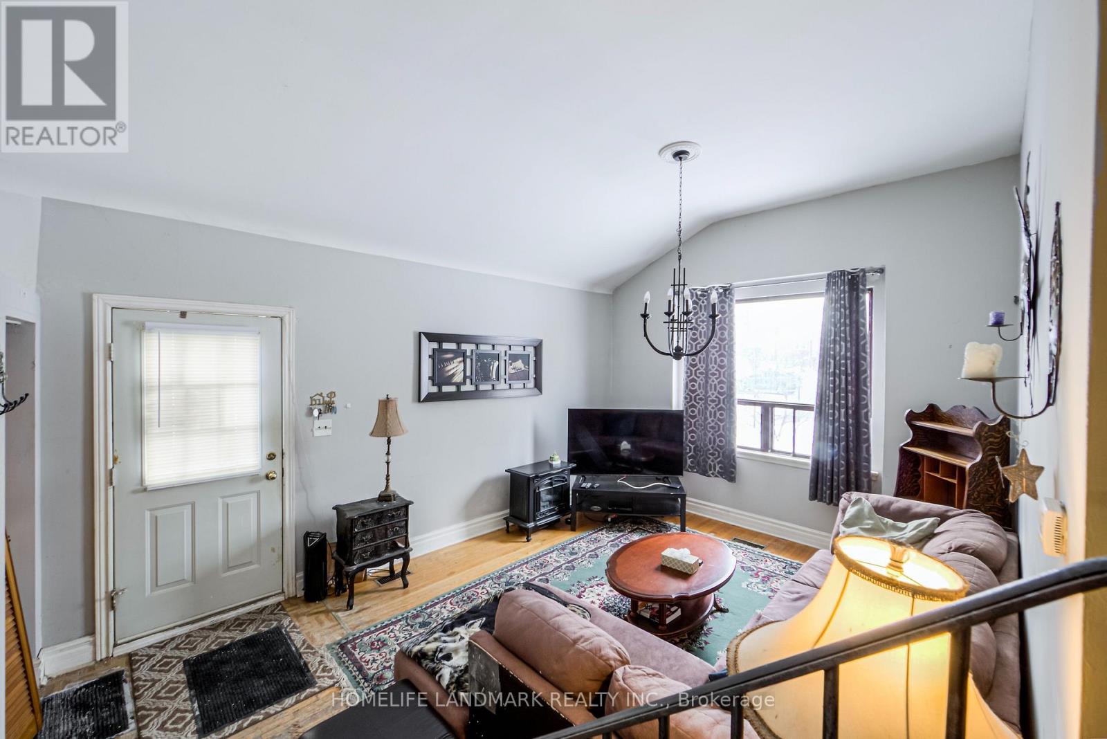 121 Pandora Circle, Toronto, Ontario  M1H 1V8 - Photo 3 - E12774218