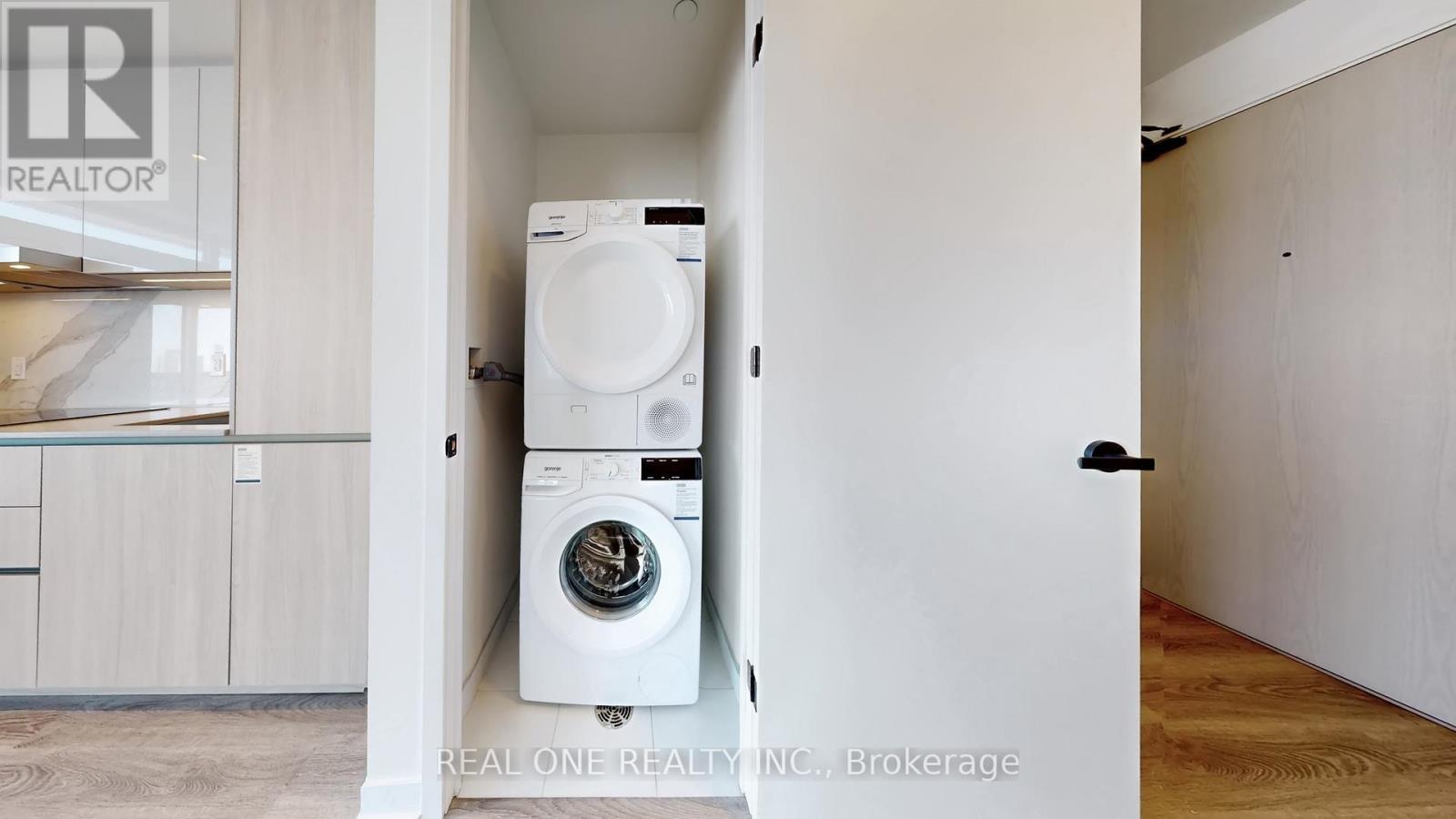 5206 - 8 Interchange Way, Vaughan, Ontario  L4K 0R2 - Photo 10 - N12774178