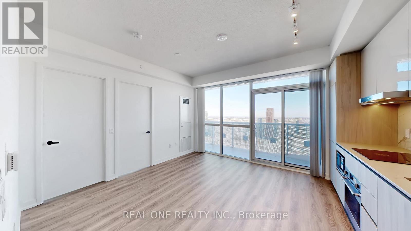 5206 - 8 Interchange Way, Vaughan, Ontario  L4K 0R2 - Photo 4 - N12774178