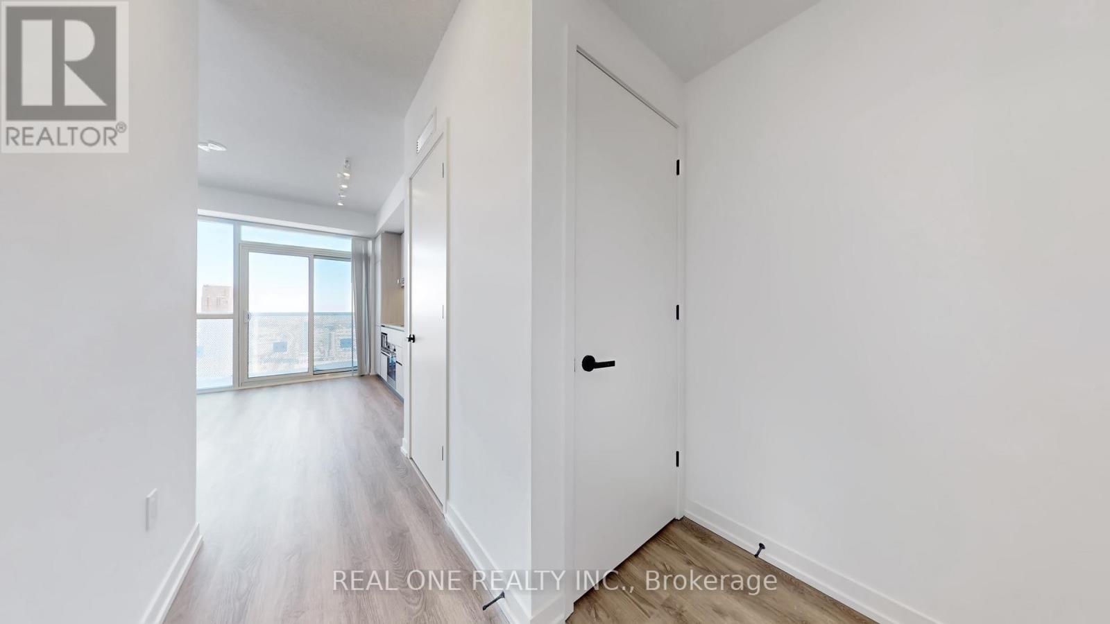 5206 - 8 Interchange Way, Vaughan, Ontario  L4K 0R2 - Photo 9 - N12774178