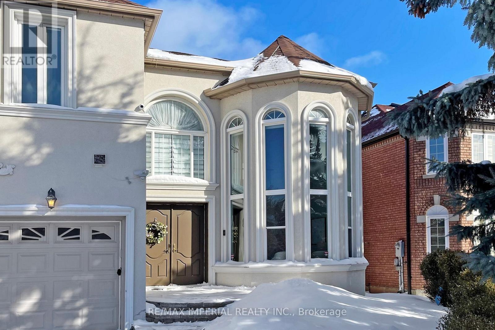 66 Hillhurst Drive, Richmond Hill, Ontario  L4B 2V3 - Photo 2 - N12774188