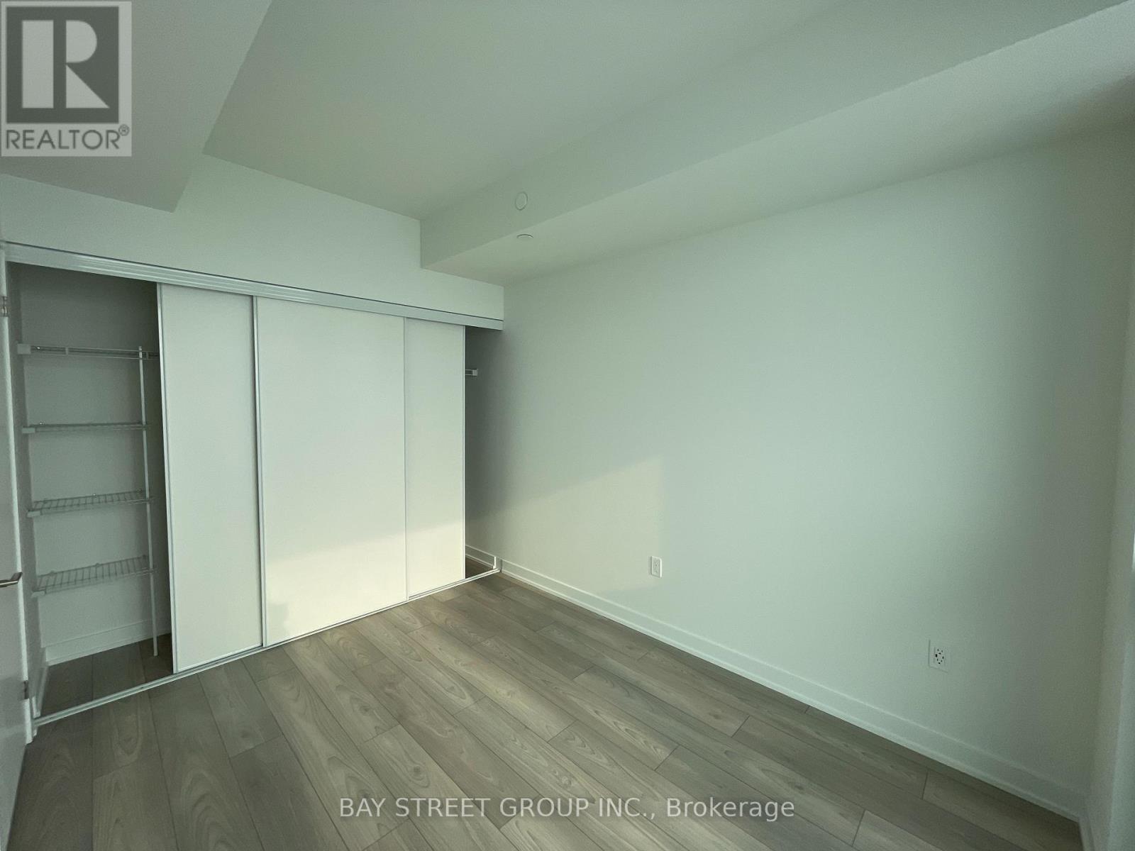 1413 - 1 Fairview Road E, Mississauga, Ontario  L5A 4C6 - Photo 14 - W12774196