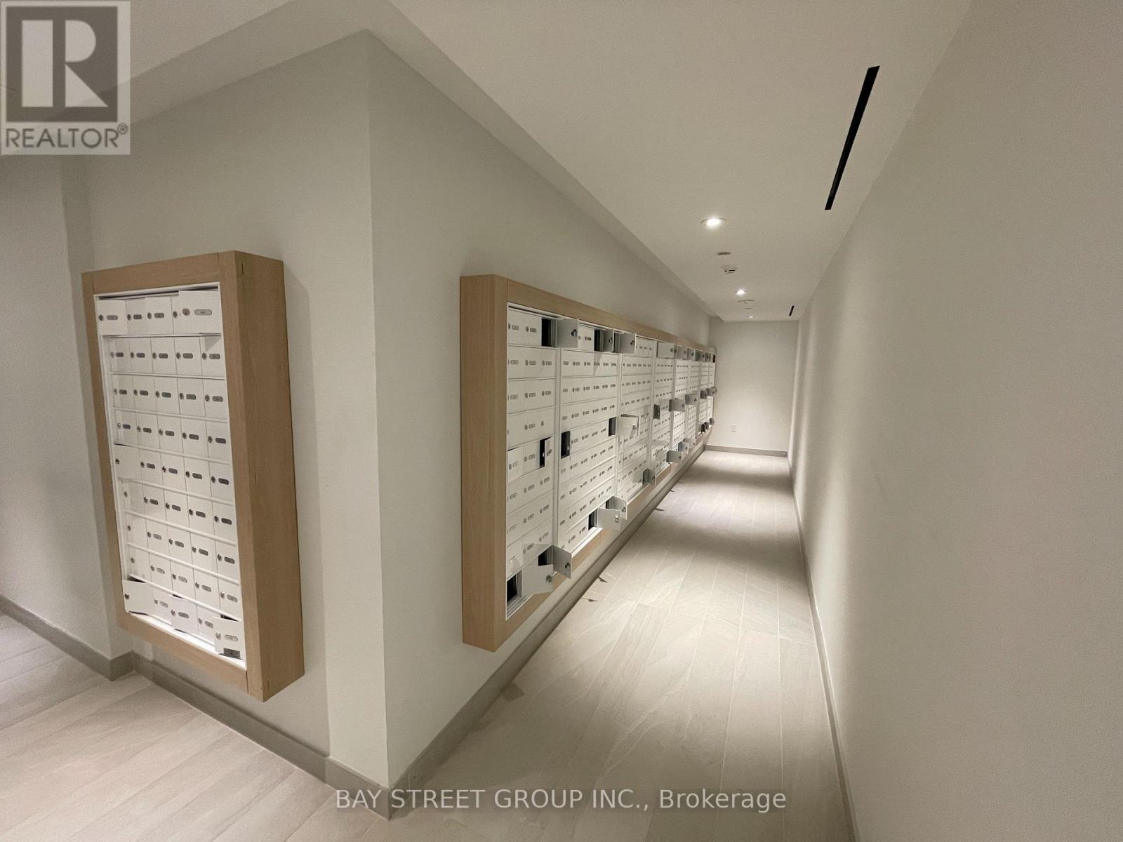 1413 - 1 Fairview Road E, Mississauga, Ontario  L5A 4C6 - Photo 3 - W12774196