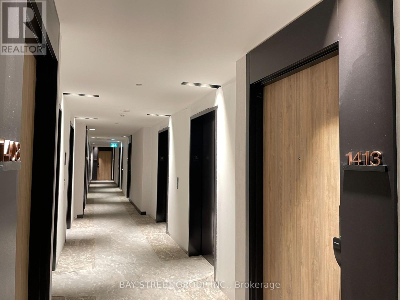 1413 - 1 Fairview Road E, Mississauga, Ontario  L5A 4C6 - Photo 4 - W12774196