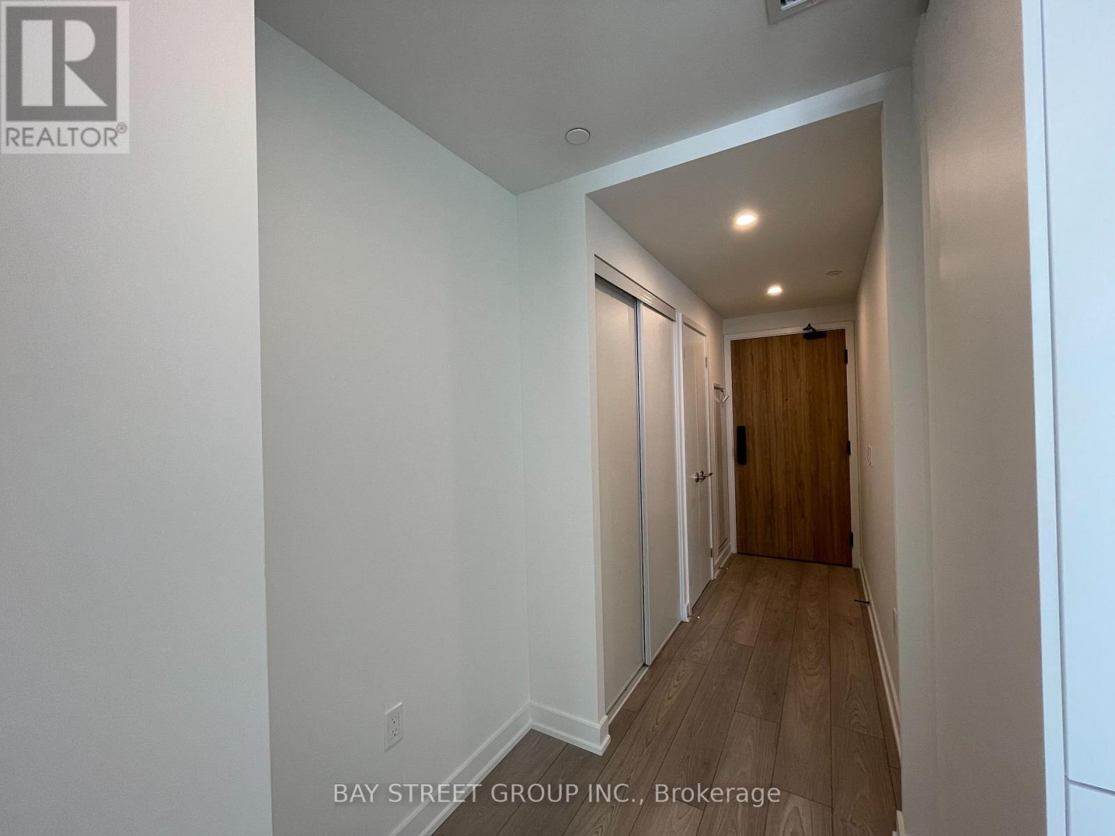 1413 - 1 Fairview Road E, Mississauga, Ontario  L5A 4C6 - Photo 5 - W12774196