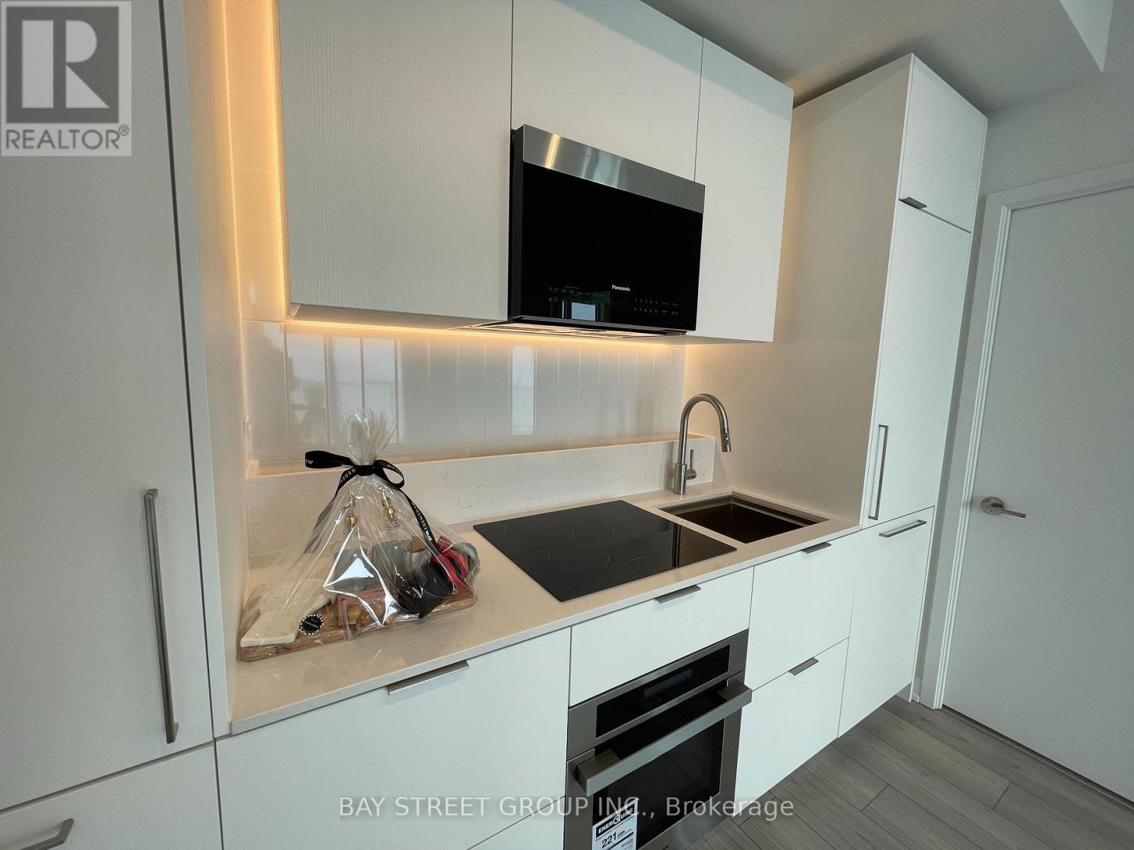 1413 - 1 Fairview Road E, Mississauga, Ontario  L5A 4C6 - Photo 8 - W12774196