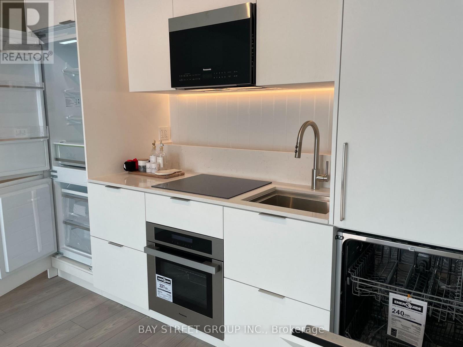 1413 - 1 Fairview Road E, Mississauga, Ontario  L5A 4C6 - Photo 9 - W12774196