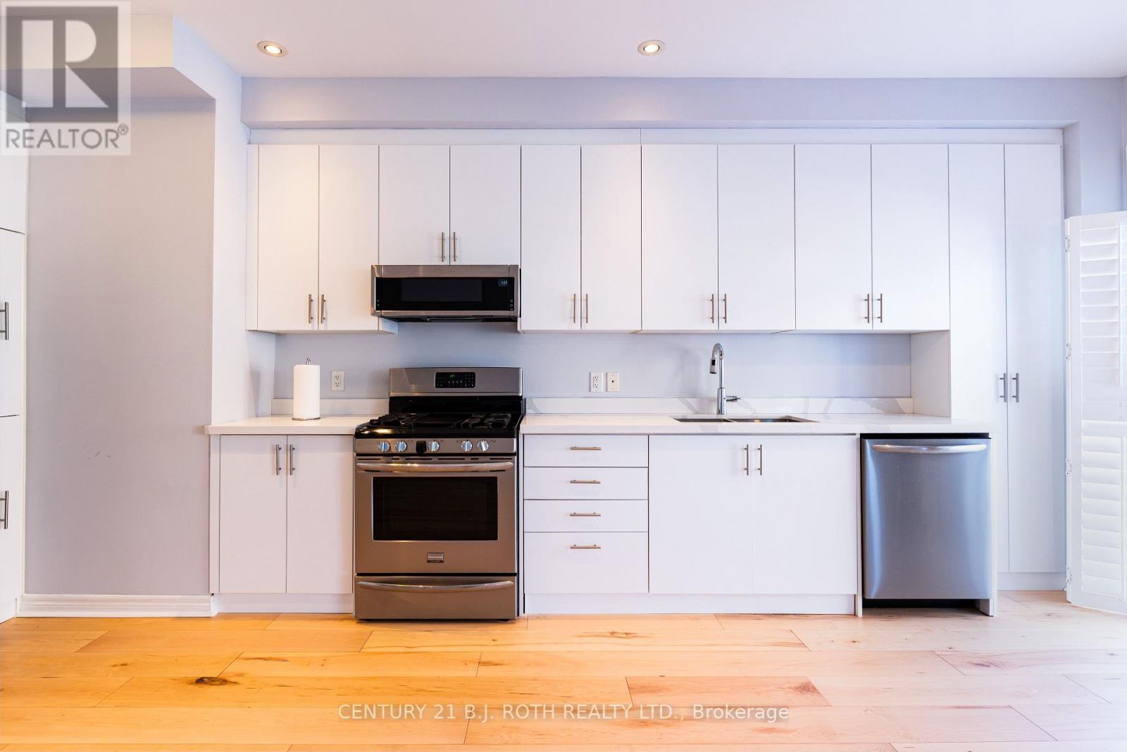 3047 Eberly Woods Drive, Oakville, Ontario  L6M 0T6 - Photo 3 - W12774228