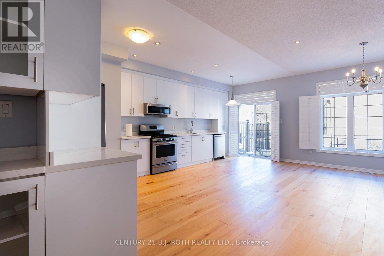 3047 Eberly Woods Drive, Oakville, Ontario  L6M 0T6 - Photo 4 - W12774228