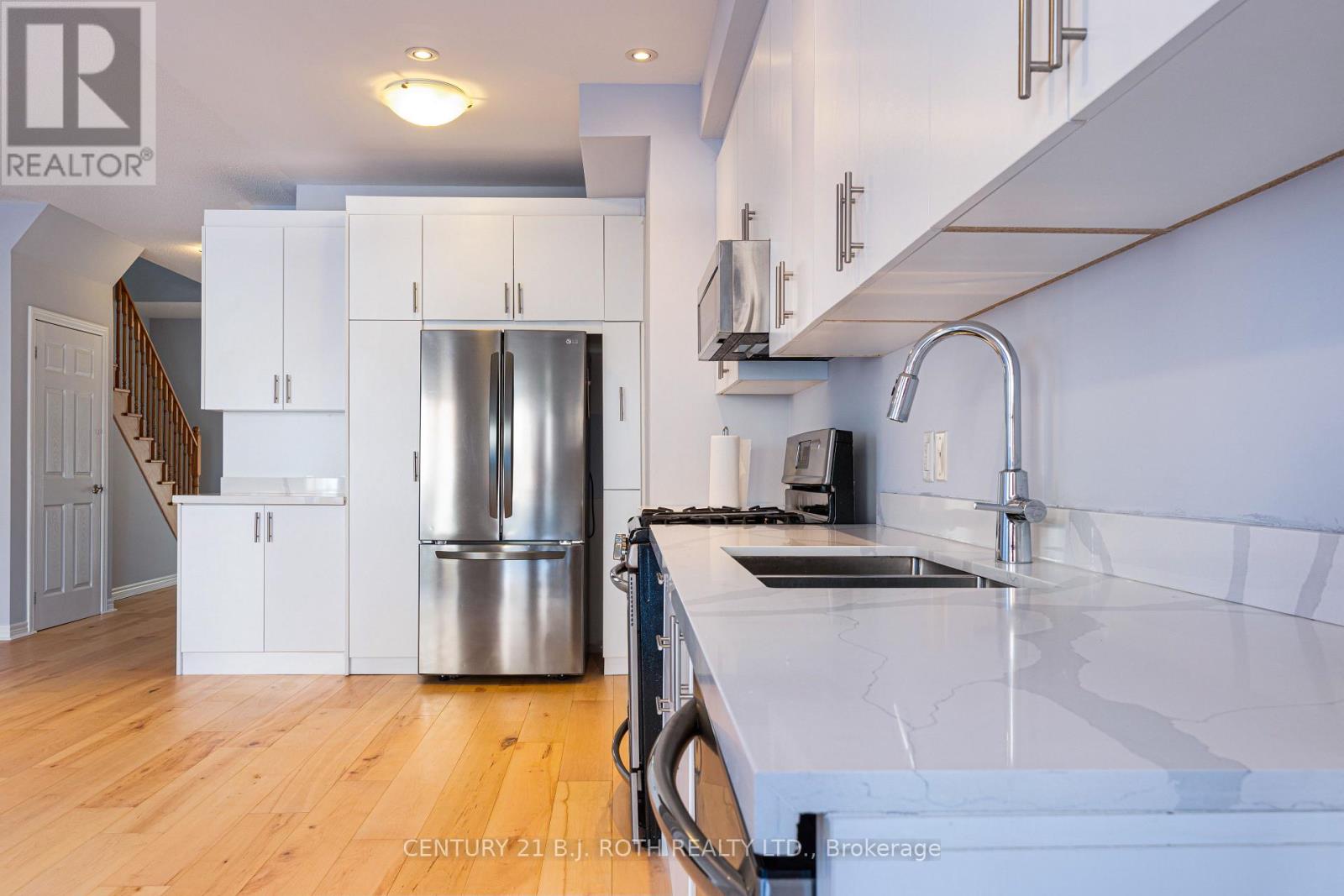 3047 Eberly Woods Drive, Oakville, Ontario  L6M 0T6 - Photo 5 - W12774228