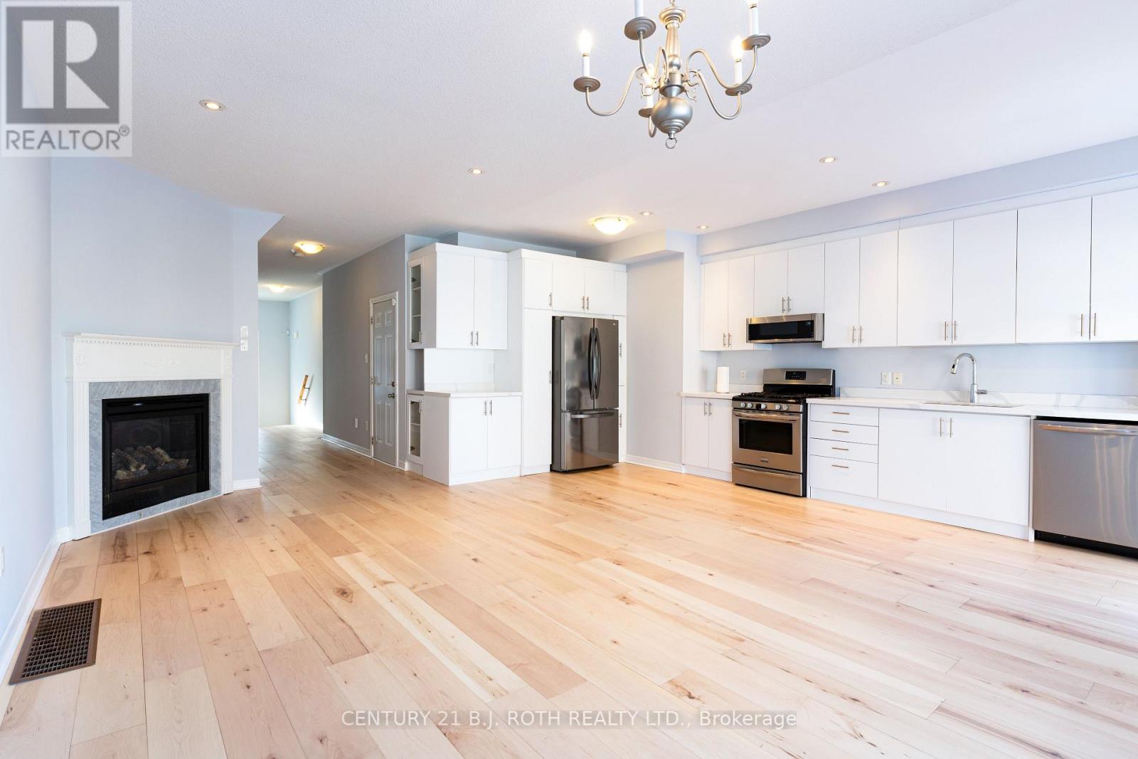 3047 Eberly Woods Drive, Oakville, Ontario  L6M 0T6 - Photo 6 - W12774228