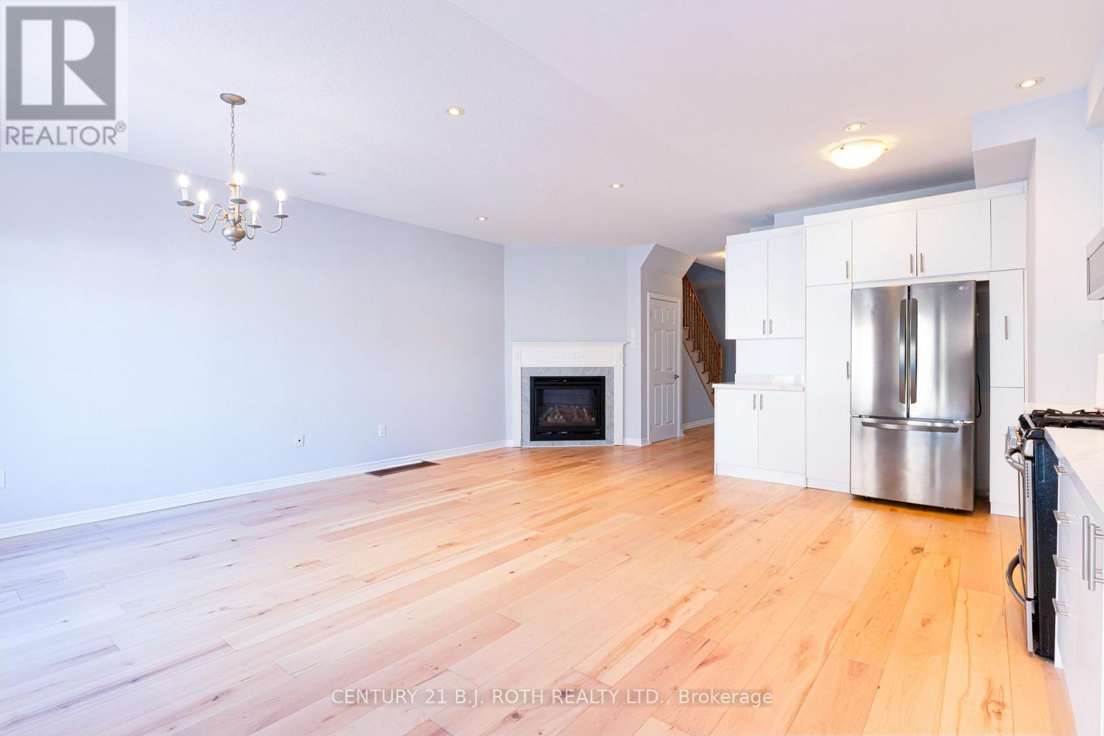 3047 Eberly Woods Drive, Oakville, Ontario  L6M 0T6 - Photo 7 - W12774228